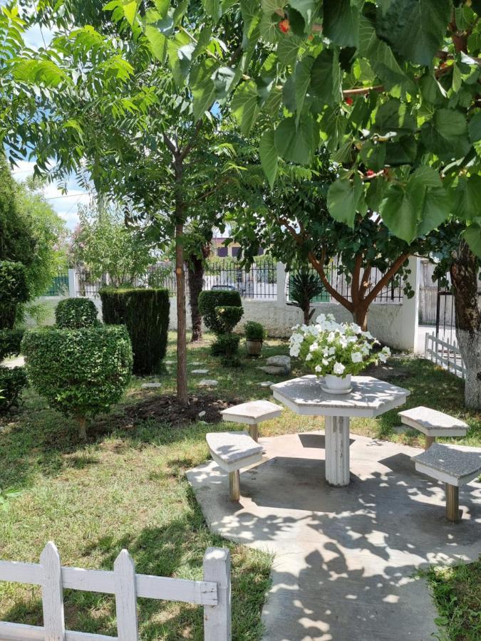 Guest House Vila Elezi ดูร์เรส ภายนอก รูปภาพ