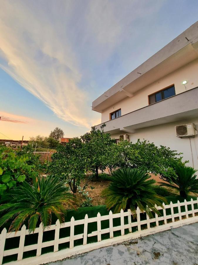 Guest House Vila Elezi ดูร์เรส ภายนอก รูปภาพ
